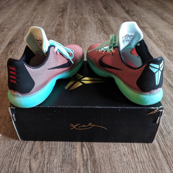 kobe bryant colorful shoes